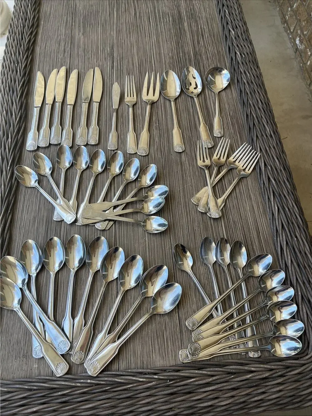 Cambridge Seaside Shells Stainless Silverware Beach Flatware Set 47 pieces